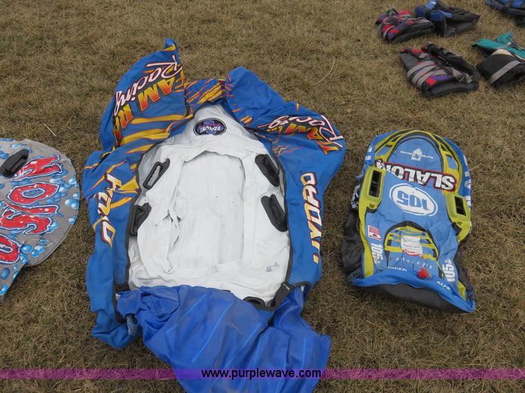 image for item K7228 1998 Glastron GS205 boat