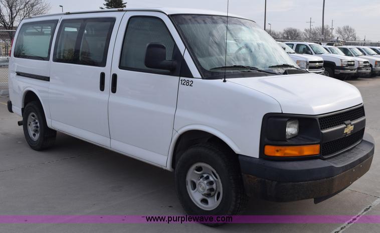 image for item K8788 2007 Chevrolet Express 3500 Cargo van