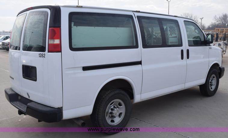 image for item K8788 2007 Chevrolet Express 3500 Cargo van