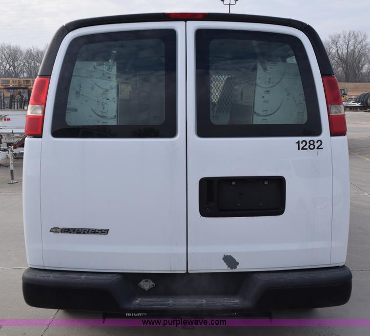 image for item K8788 2007 Chevrolet Express 3500 Cargo van