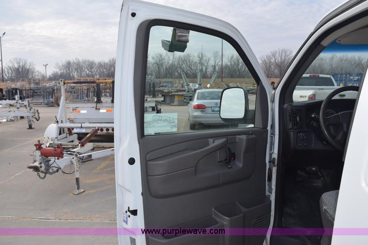 image for item K8788 2007 Chevrolet Express 3500 Cargo van