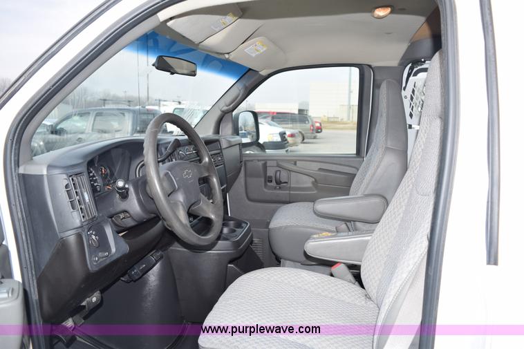 image for item K8788 2007 Chevrolet Express 3500 Cargo van