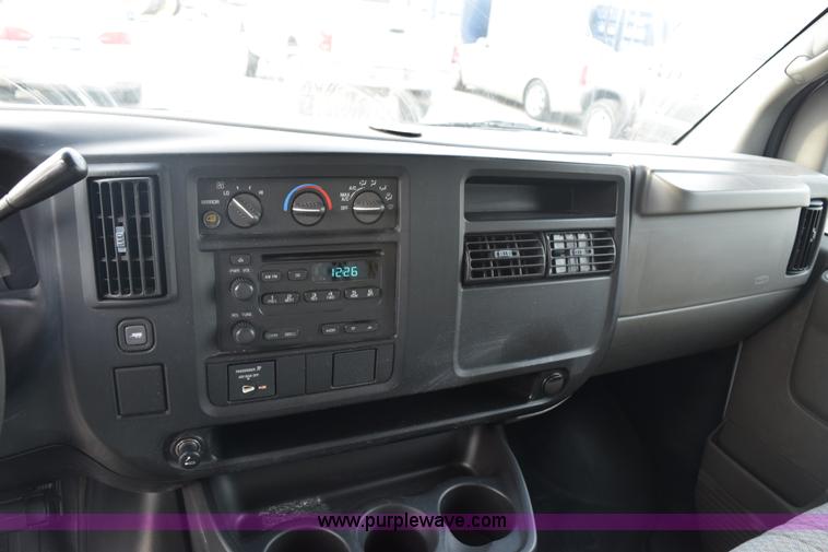 image for item K8788 2007 Chevrolet Express 3500 Cargo van