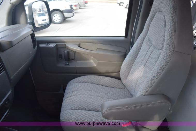 image for item K8788 2007 Chevrolet Express 3500 Cargo van