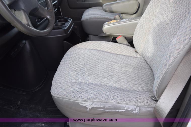 image for item K8788 2007 Chevrolet Express 3500 Cargo van