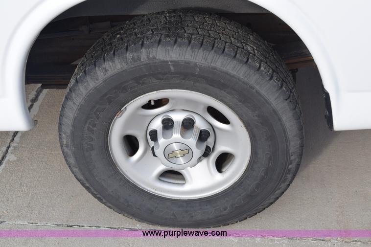 image for item K8788 2007 Chevrolet Express 3500 Cargo van