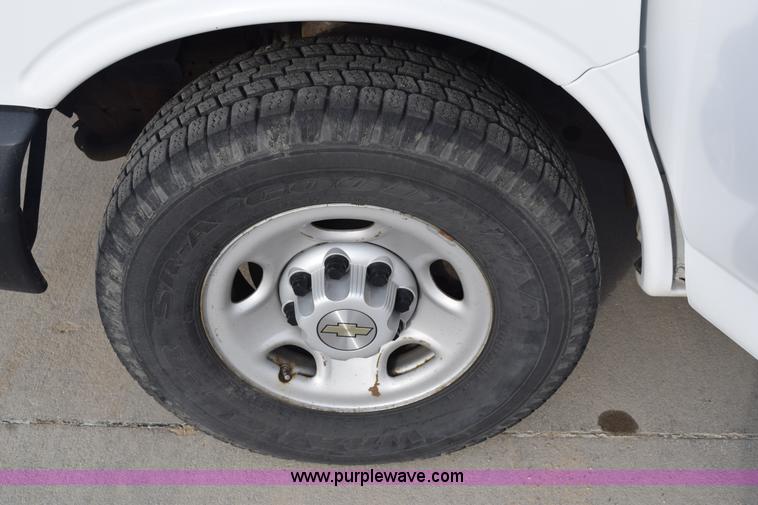 image for item K8788 2007 Chevrolet Express 3500 Cargo van