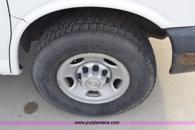 image for item K8788 2007 Chevrolet Express 3500 Cargo van