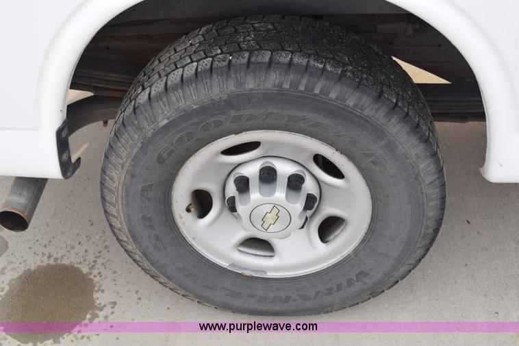 image for item K8788 2007 Chevrolet Express 3500 Cargo van