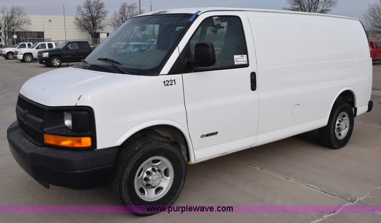 image for item K8789 2006 Chevrolet Express 3500 Cargo van
