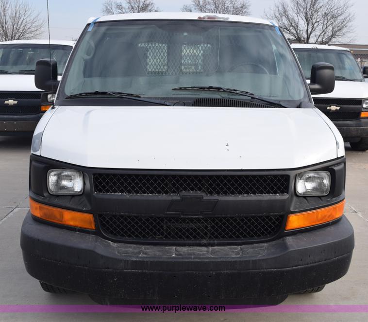 image for item K8789 2006 Chevrolet Express 3500 Cargo van