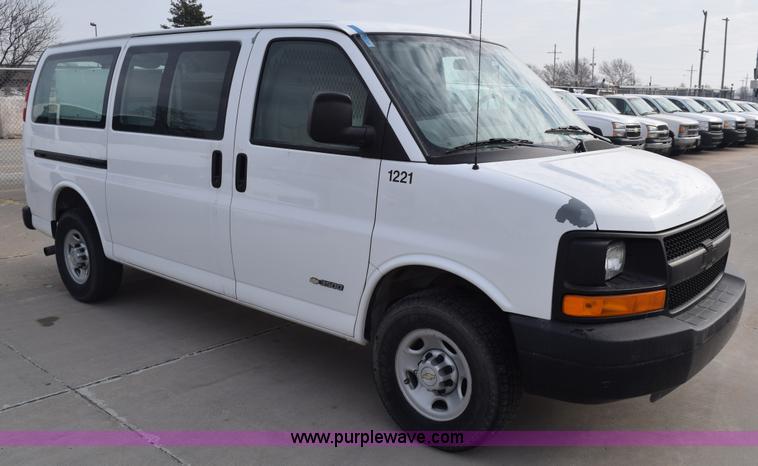 image for item K8789 2006 Chevrolet Express 3500 Cargo van
