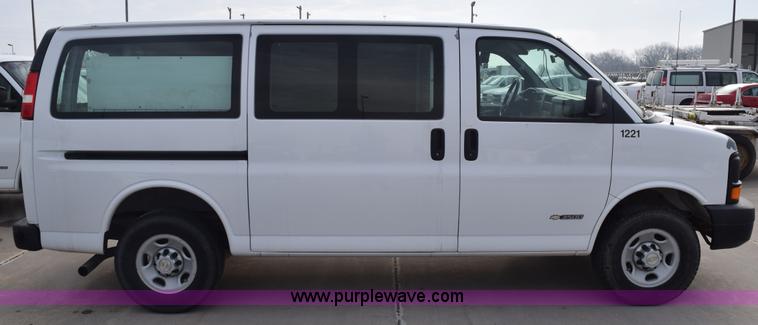 image for item K8789 2006 Chevrolet Express 3500 Cargo van