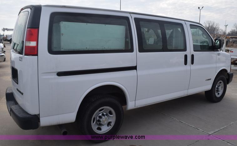 image for item K8789 2006 Chevrolet Express 3500 Cargo van