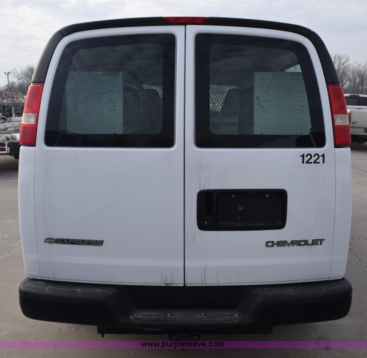 image for item K8789 2006 Chevrolet Express 3500 Cargo van