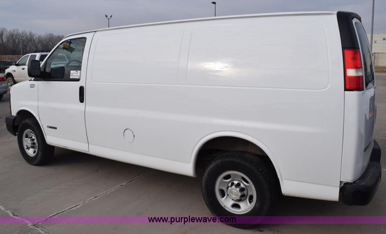 image for item K8789 2006 Chevrolet Express 3500 Cargo van
