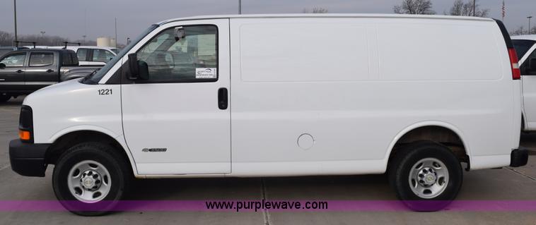 image for item K8789 2006 Chevrolet Express 3500 Cargo van