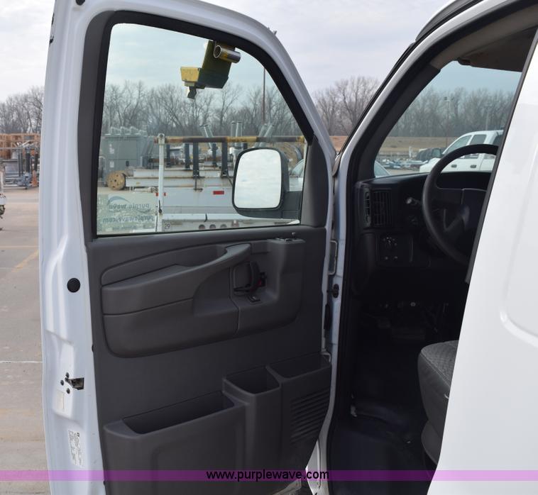 image for item K8789 2006 Chevrolet Express 3500 Cargo van