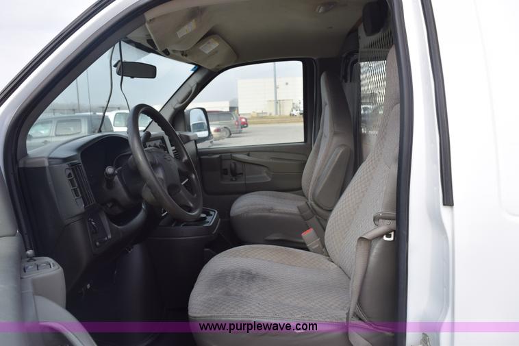 image for item K8789 2006 Chevrolet Express 3500 Cargo van