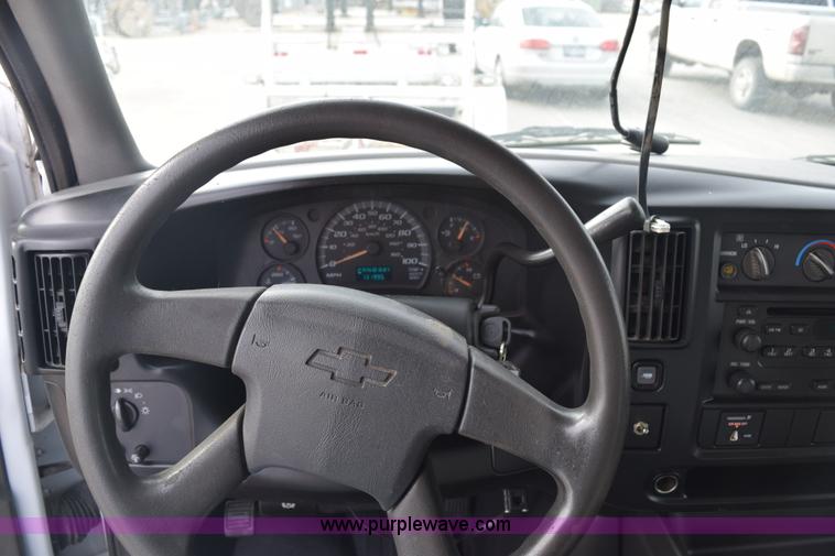 image for item K8789 2006 Chevrolet Express 3500 Cargo van