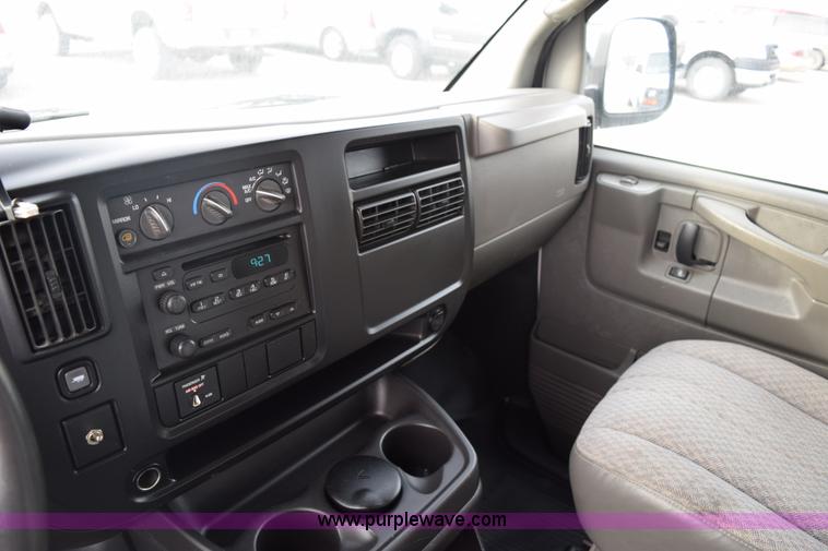 image for item K8789 2006 Chevrolet Express 3500 Cargo van