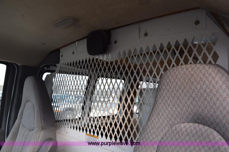 image for item K8789 2006 Chevrolet Express 3500 Cargo van