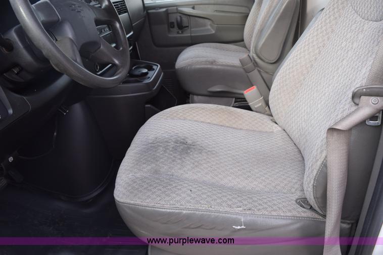 image for item K8789 2006 Chevrolet Express 3500 Cargo van