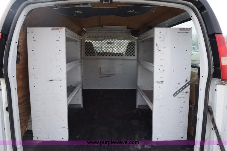 image for item K8789 2006 Chevrolet Express 3500 Cargo van