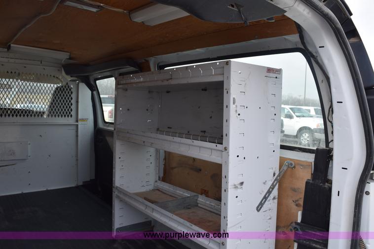 image for item K8789 2006 Chevrolet Express 3500 Cargo van