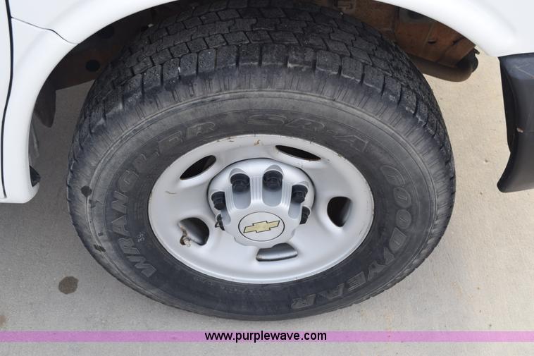image for item K8789 2006 Chevrolet Express 3500 Cargo van