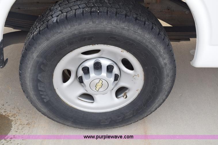 image for item K8789 2006 Chevrolet Express 3500 Cargo van