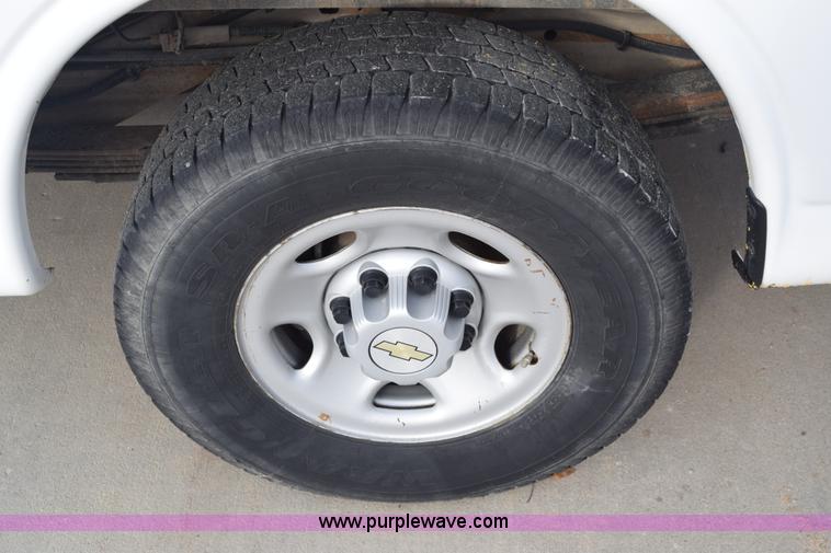 image for item K8789 2006 Chevrolet Express 3500 Cargo van