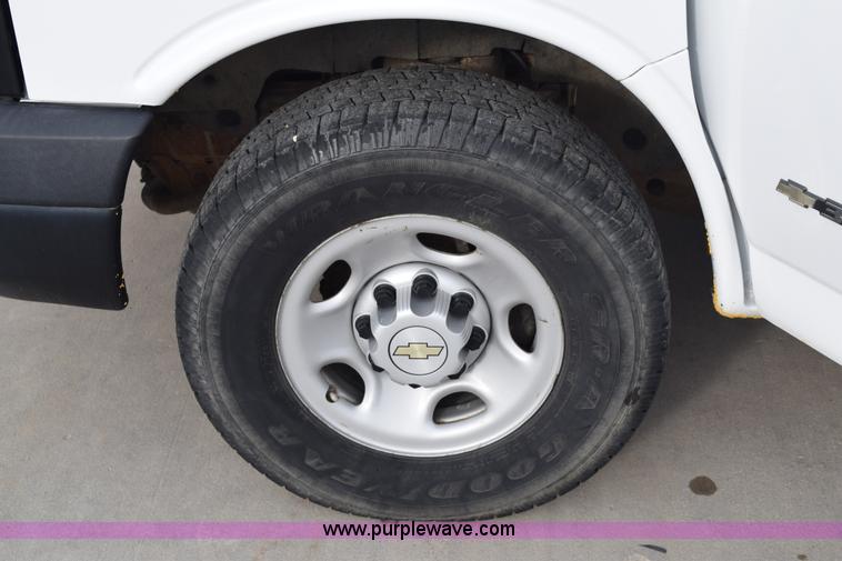 image for item K8789 2006 Chevrolet Express 3500 Cargo van