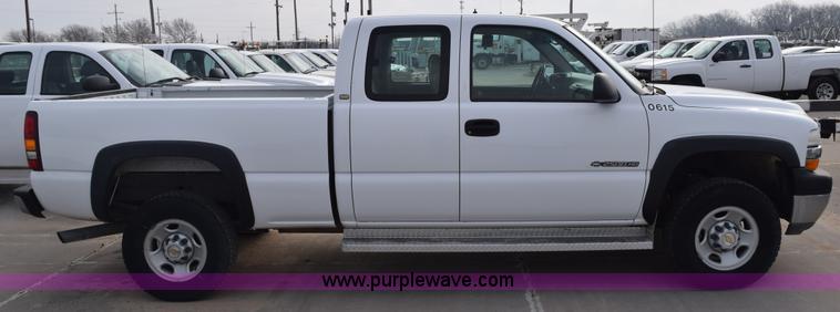 image for item K8792 2001 Chevrolet Silverado 2500HD Ext. Cab pickup truck
