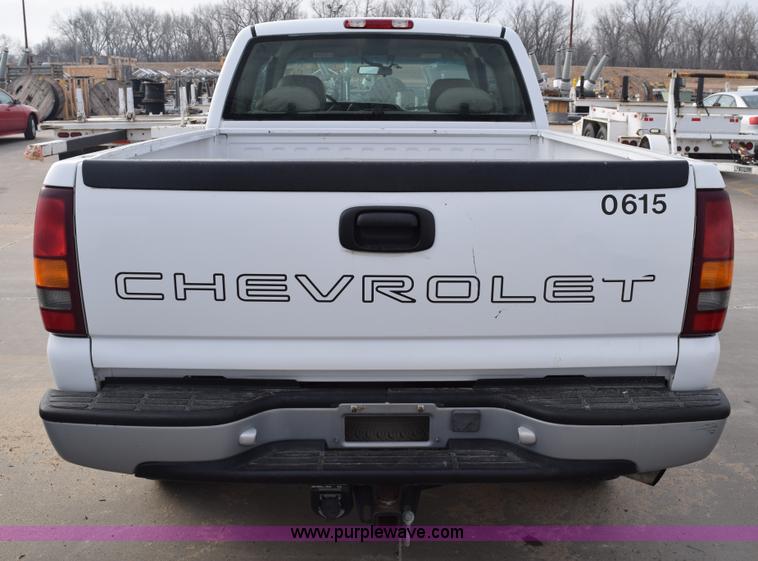 image for item K8792 2001 Chevrolet Silverado 2500HD Ext. Cab pickup truck