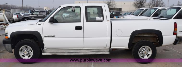 image for item K8792 2001 Chevrolet Silverado 2500HD Ext. Cab pickup truck