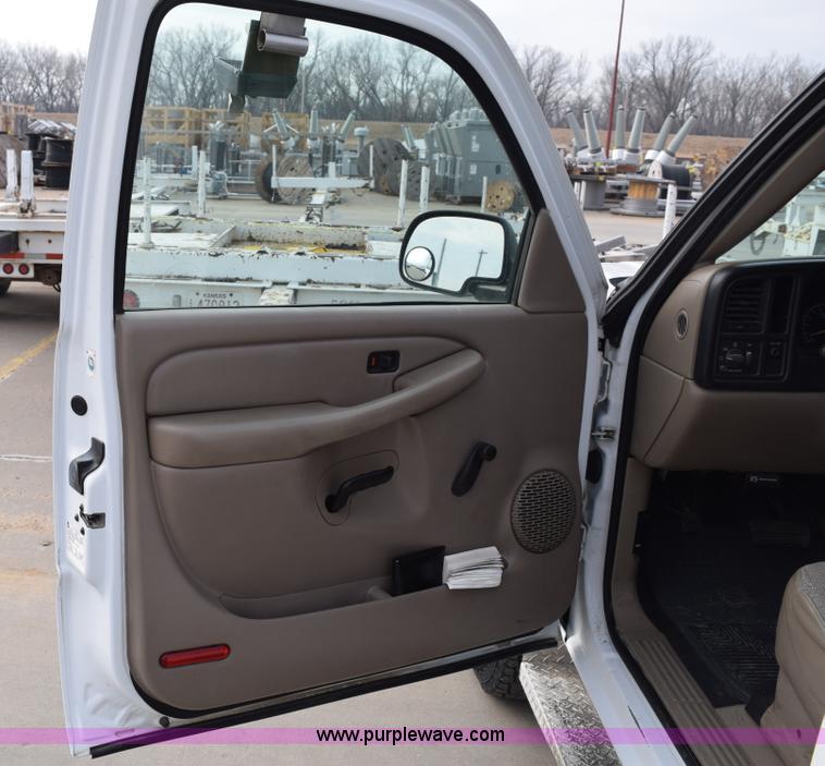 image for item K8792 2001 Chevrolet Silverado 2500HD Ext. Cab pickup truck