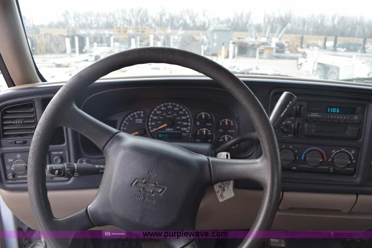 image for item K8792 2001 Chevrolet Silverado 2500HD Ext. Cab pickup truck