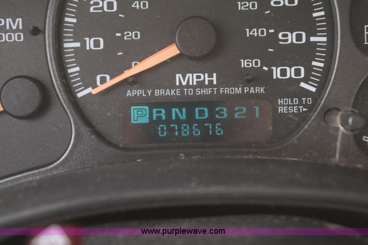 image for item K8792 2001 Chevrolet Silverado 2500HD Ext. Cab pickup truck