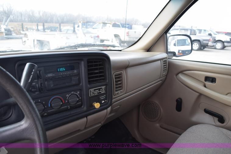 image for item K8792 2001 Chevrolet Silverado 2500HD Ext. Cab pickup truck