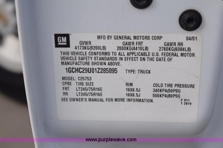 image for item K8792 2001 Chevrolet Silverado 2500HD Ext. Cab pickup truck