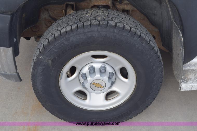 image for item K8792 2001 Chevrolet Silverado 2500HD Ext. Cab pickup truck