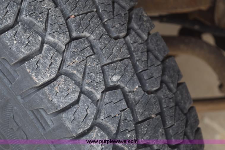 image for item K8792 2001 Chevrolet Silverado 2500HD Ext. Cab pickup truck