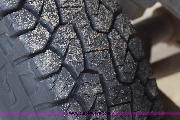 image for item K8792 2001 Chevrolet Silverado 2500HD Ext. Cab pickup truck