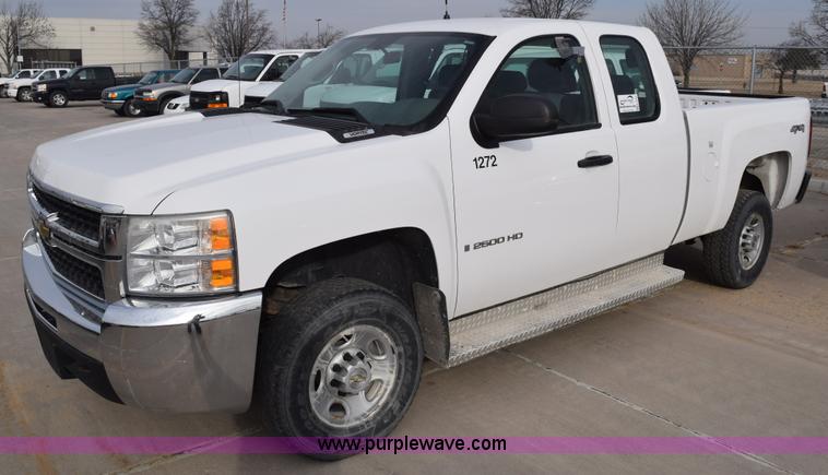 image for item K8793 2007 Chevrolet Silverado 2500HD Ext. Cab pickup truck