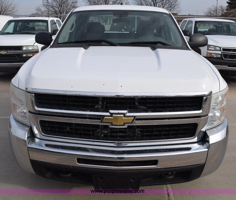 image for item K8793 2007 Chevrolet Silverado 2500HD Ext. Cab pickup truck