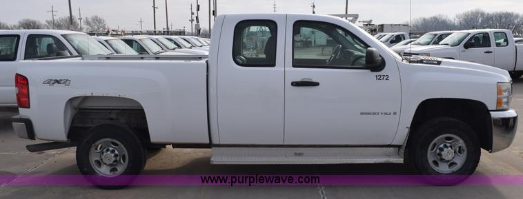 image for item K8793 2007 Chevrolet Silverado 2500HD Ext. Cab pickup truck
