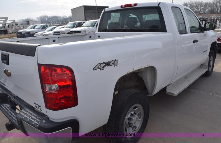 image for item K8793 2007 Chevrolet Silverado 2500HD Ext. Cab pickup truck