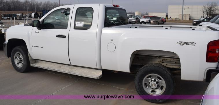 image for item K8793 2007 Chevrolet Silverado 2500HD Ext. Cab pickup truck
