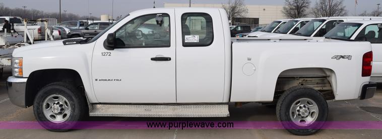 image for item K8793 2007 Chevrolet Silverado 2500HD Ext. Cab pickup truck